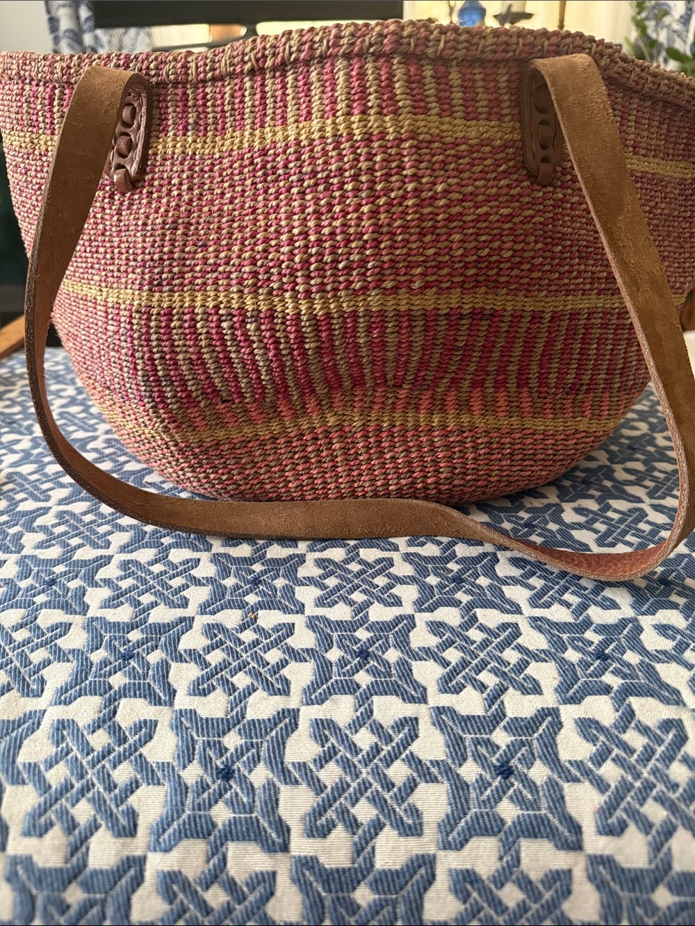 Vintage Handwoven Sisal Market Tote Pink Natural Leather Handles Boho Basket Bag - Picture 3 of 11